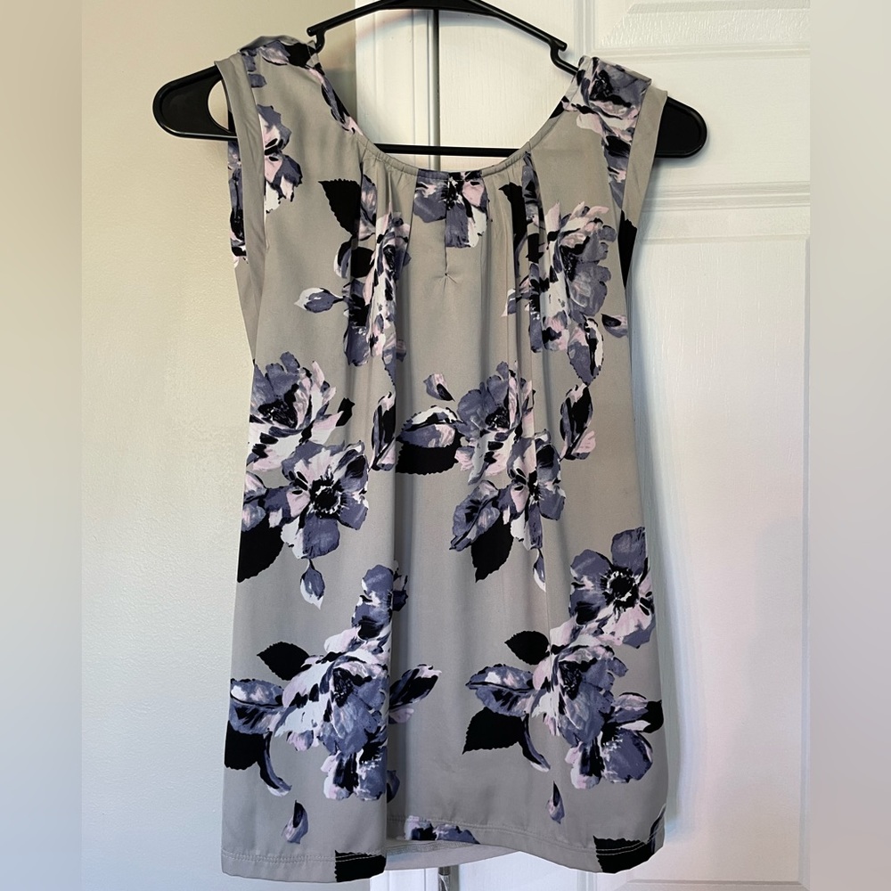 Cute blouse- small